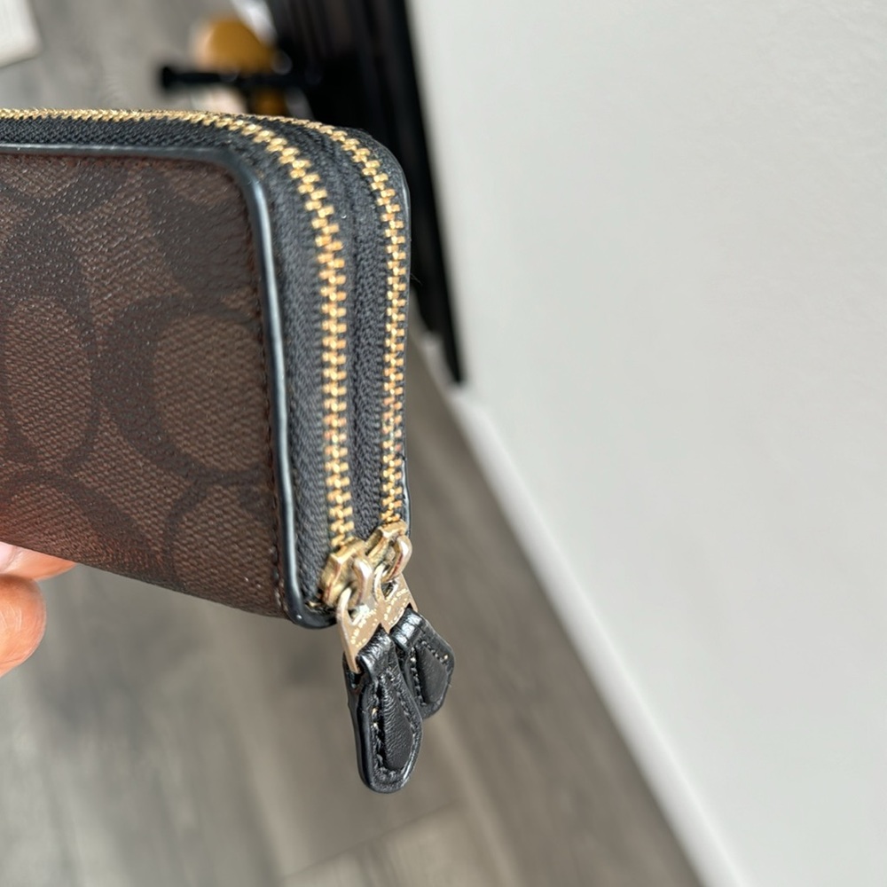 Authentic Coach wallet - Picture 13 of 13